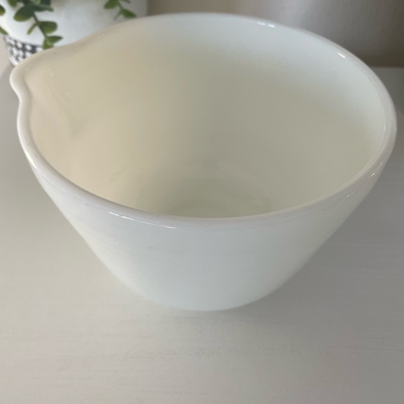 Vintage Milk White Small 6.25" Ribbed Bowl With Spout For Hamilton Beach Mixer - Picture 5 of 5